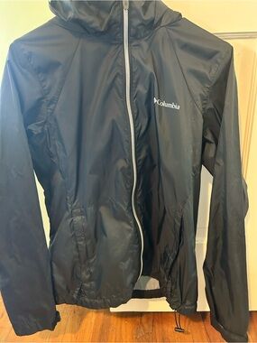 Columbia Black and Gray Hooded Shell Jacket Women’s Medium Great Shape